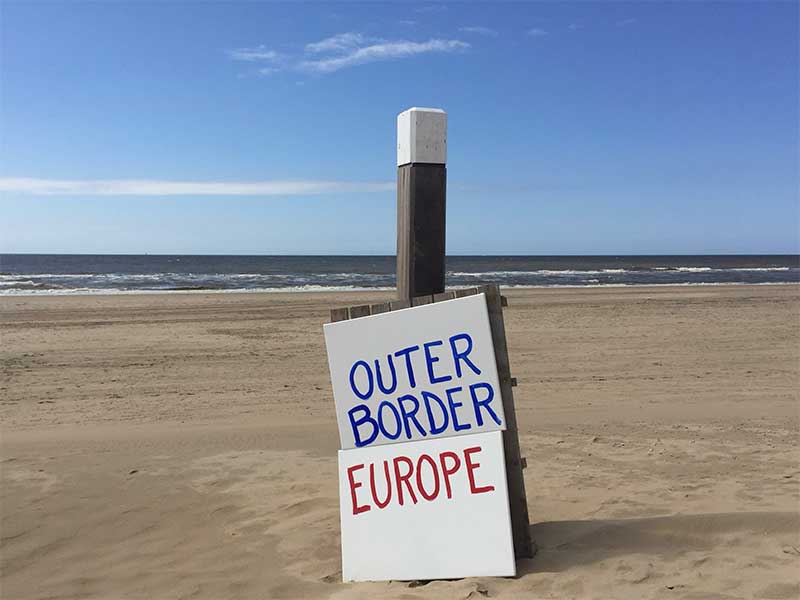 outer-border-europe Outer Border Europe Bord op het Strand